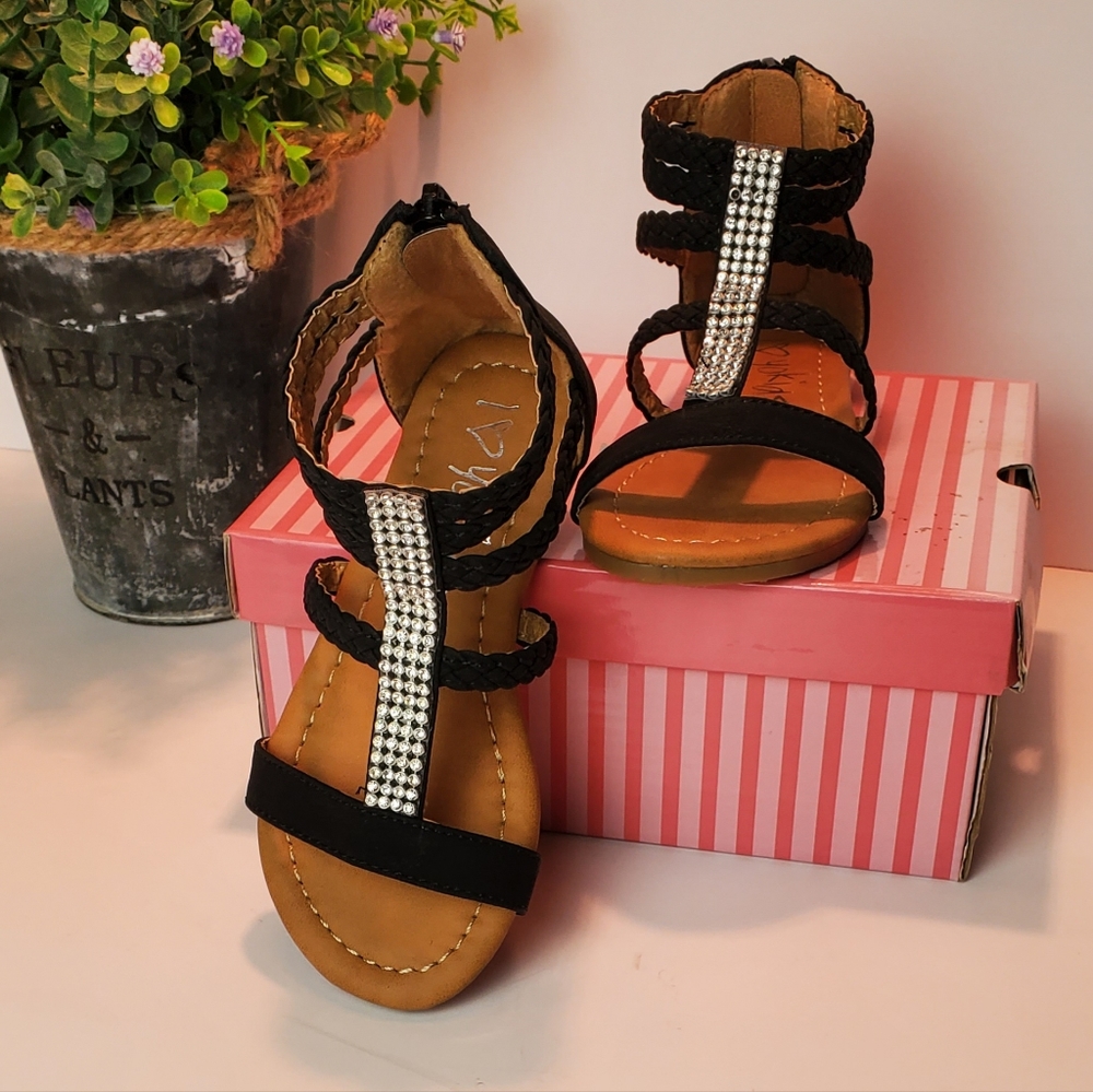 Yokids Rihanna T Girls' Sandal
